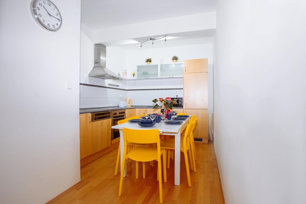Beautiful Apartment In Central Residence Praga Exterior foto